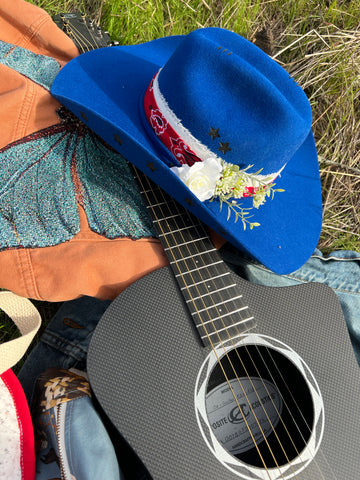 Retro Cowgirl Pinup:  Wild & Free!  Serratelli Felt Cowboy Hat